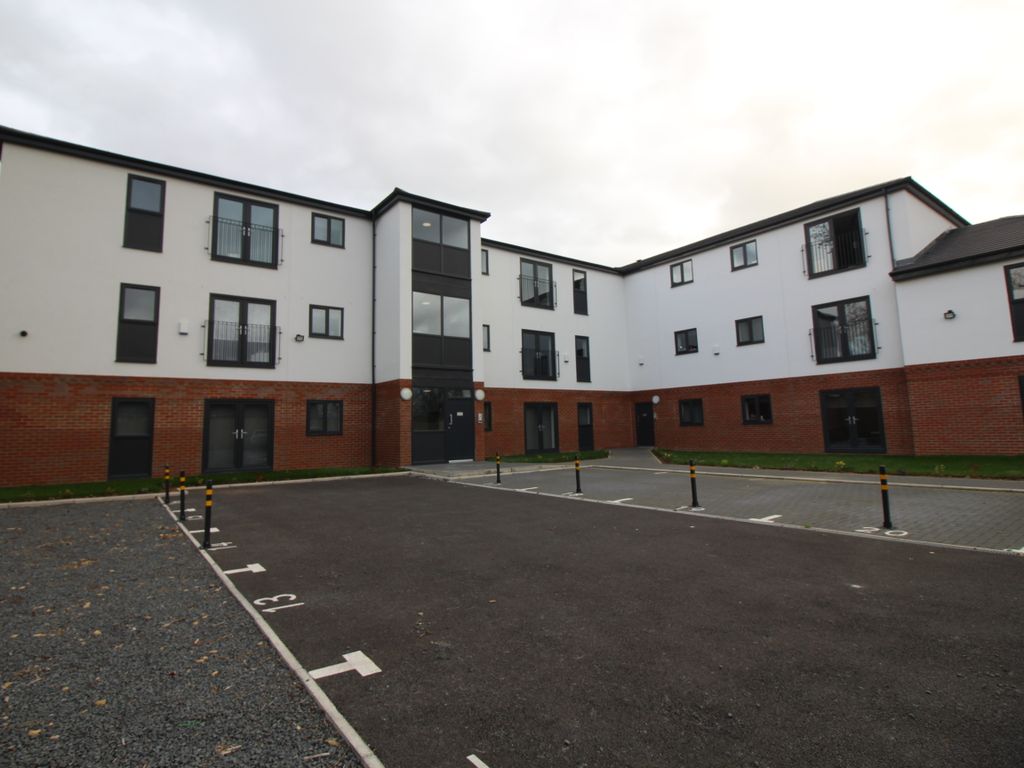 Parking/garage to rent in Hampton Crescent, Long Close Lane, Leeds LS9