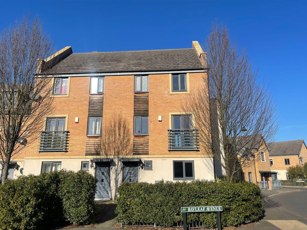 3 bed semidetached house to rent in Farrow Avenue, Hampton Vale PE7