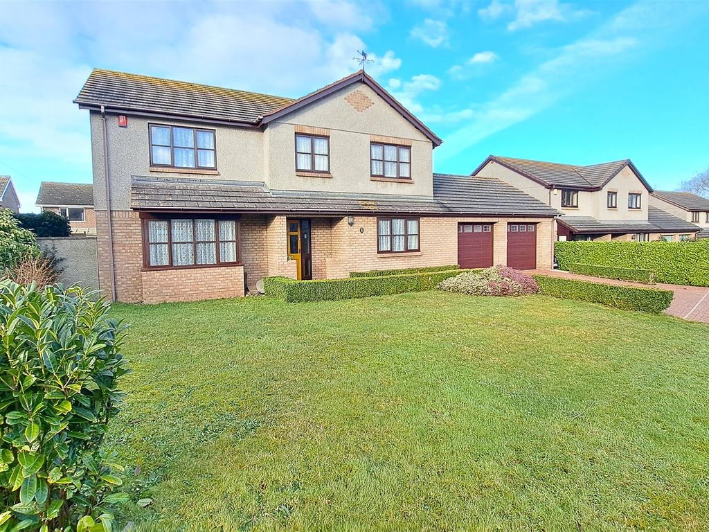 4 bed detached house for sale in Tehidy Close, Camborne TR14, £550,000