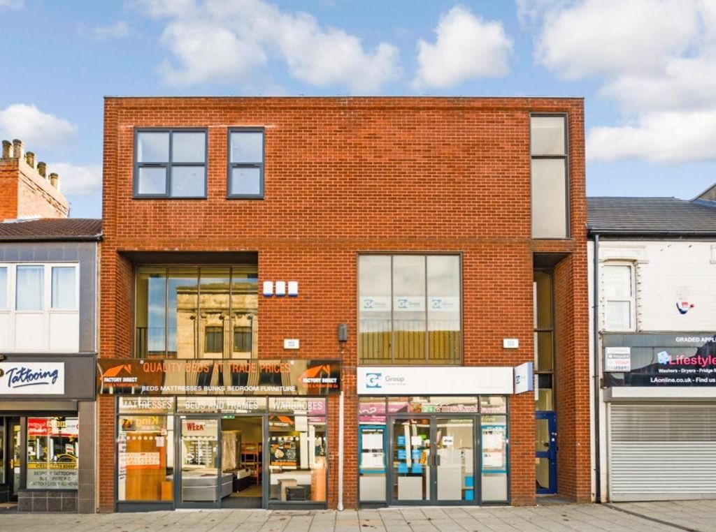 2 bed flat to rent in High Street, Scunthorpe DN15, £542 pcm Zoopla