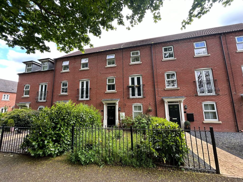 4 bed terraced house for sale in Montrose Grove, Greylees, Sleaford