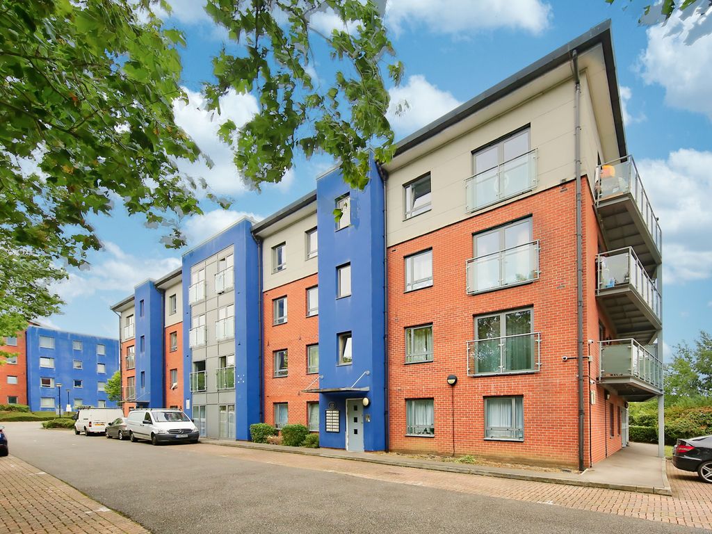 1 bed flat to rent in Cleeve Way, Sutton SM1, £1,300 pcm Zoopla