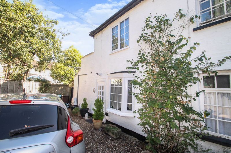 3 bed semidetached house to rent in Pinner Hill Road, Pinner HA5 Zoopla