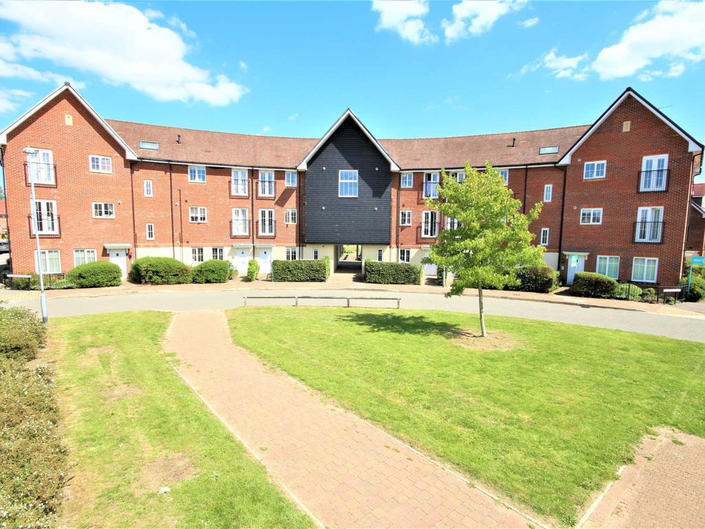 2 bed flat for sale in Fulmar Crescent, Park RG12 Zoopla
