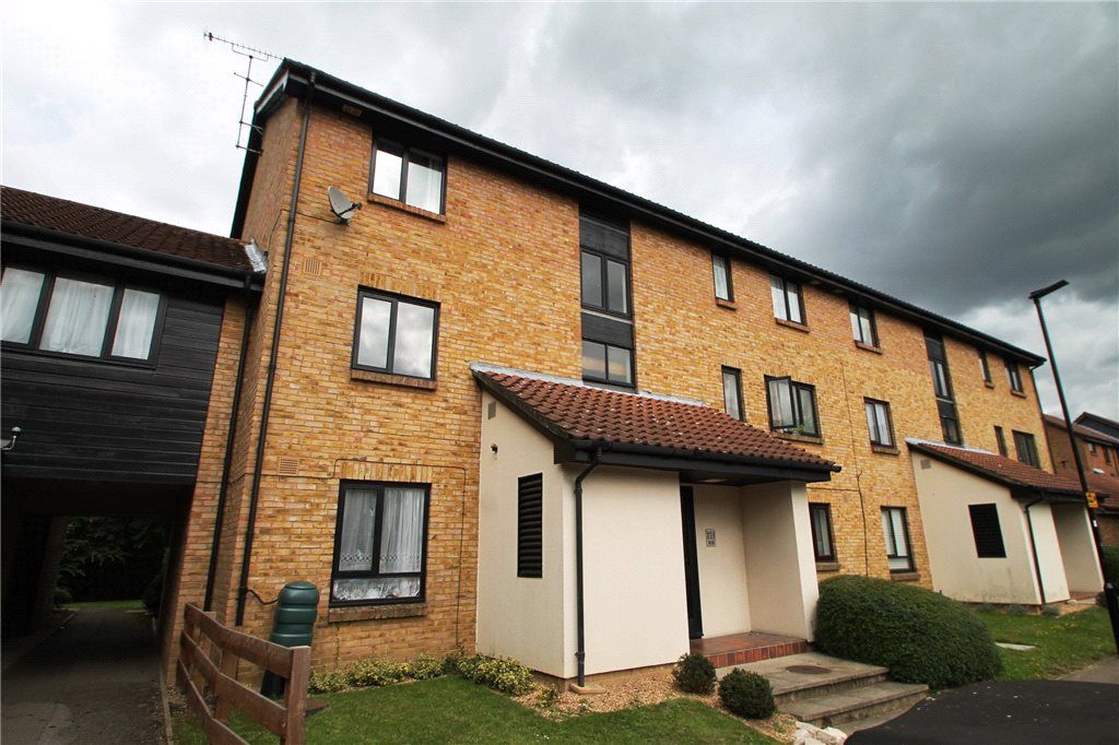 1 bed flat to rent in Badger Close, Feltham TW13, £900 pcm Zoopla