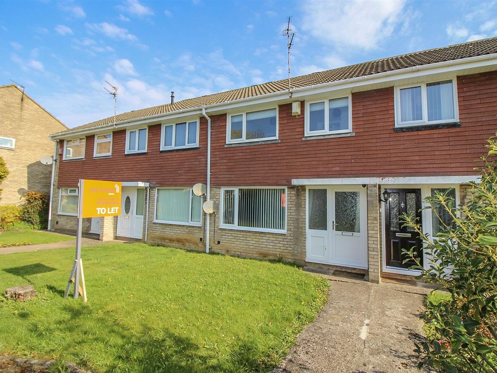 3 bed terraced house to rent in Chichester Close, Kingston Park, Newcastle Upon Tyne NE3, £900