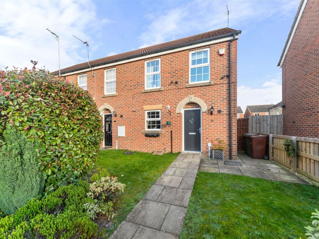 3 bed town house for sale in Barnsdale Way, Ackworth WF7, £210,000 Zoopla