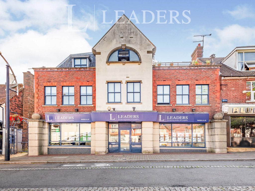 1 bed flat to rent in High Street, Crawley RH10, £1,150 pcm Zoopla