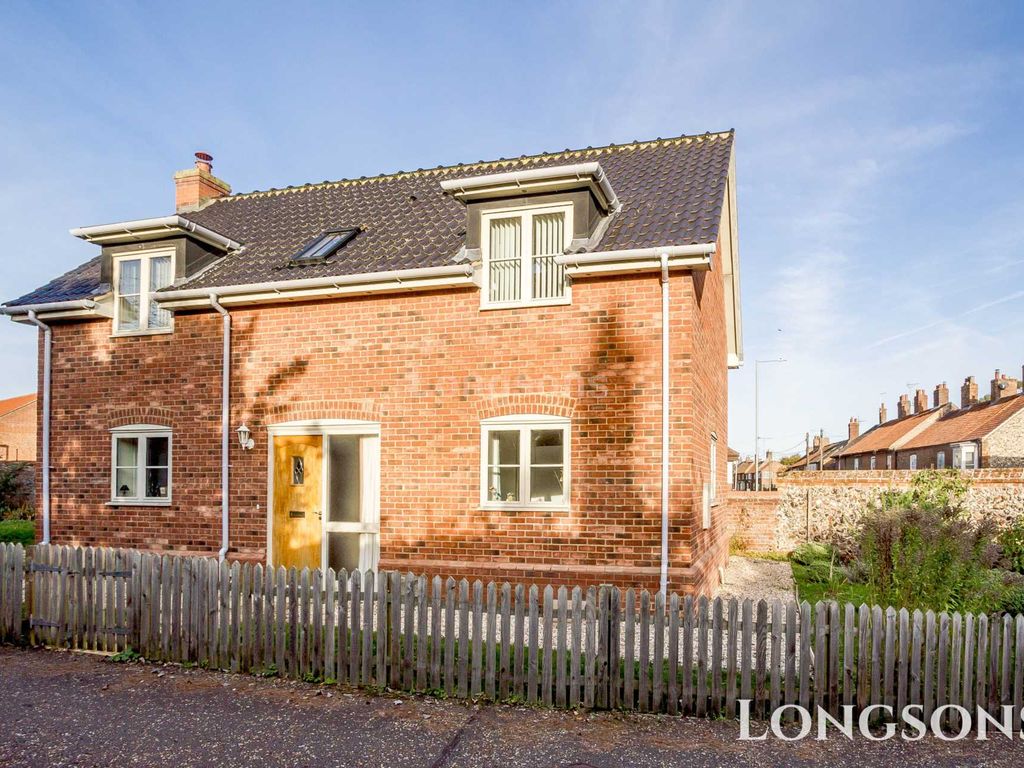 3 bed detached house for sale in Settlers Court, Swaffham PE37, £