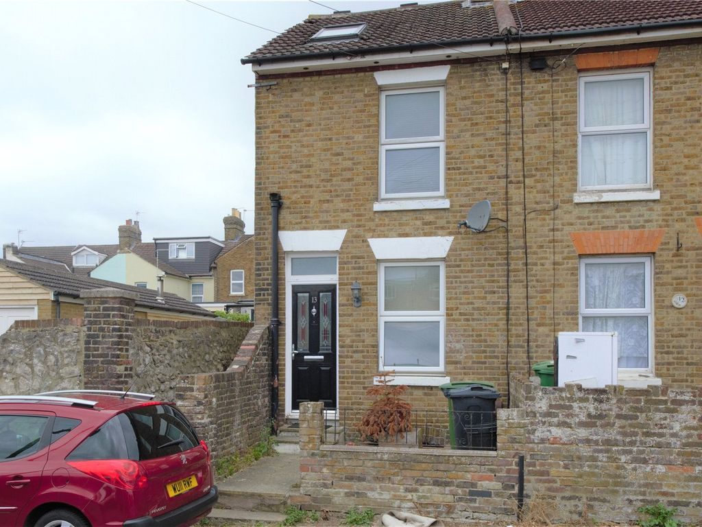 3 bed end terrace house to rent in Warwick Place, Maidstone, Kent ME16