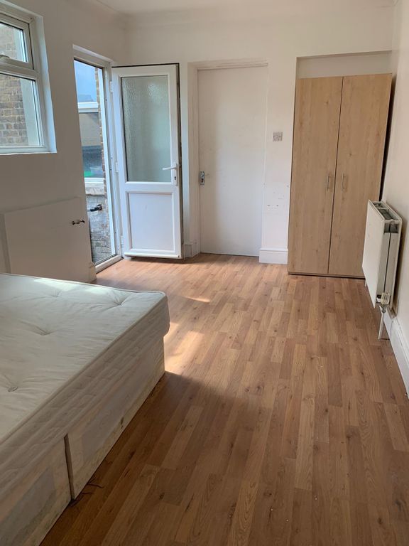 Room to rent in 51 Bower Lane, Maidstone Kent ME16 Zoopla