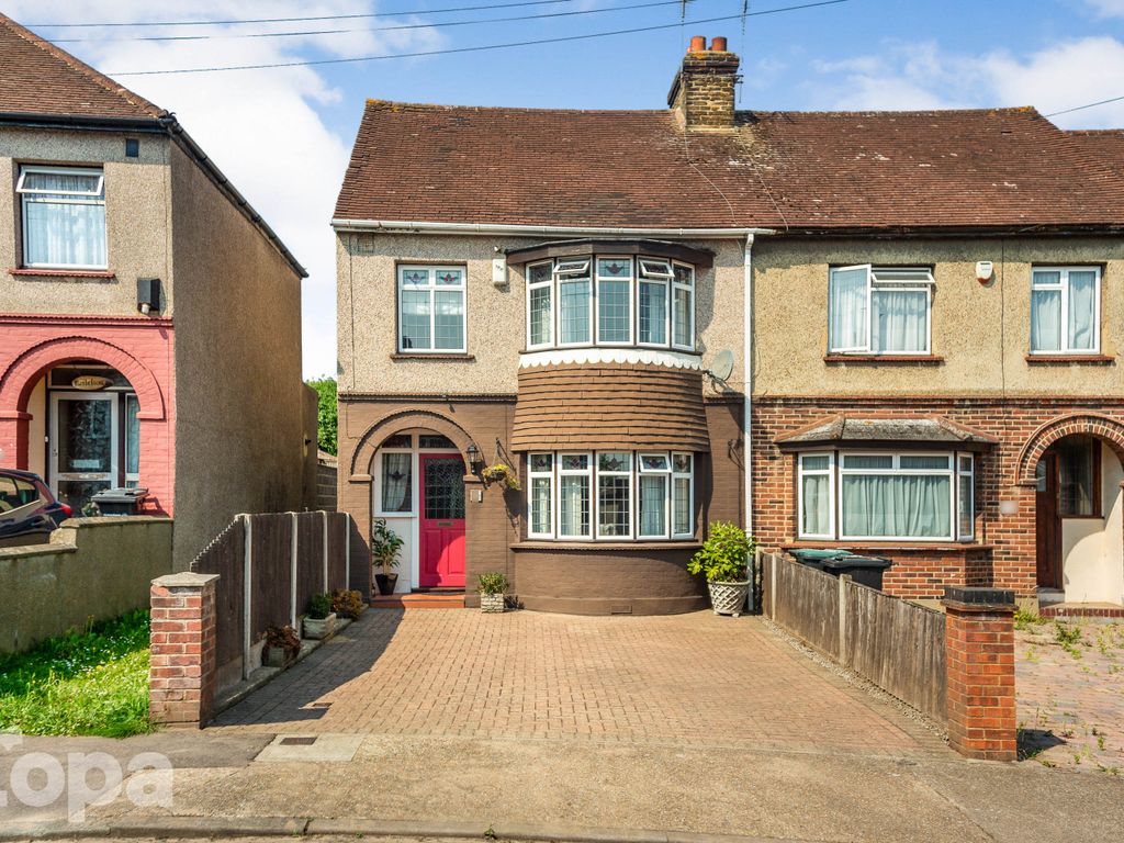 3 bed end terrace house for sale in Lamorna Avenue, Gravesend DA12, £