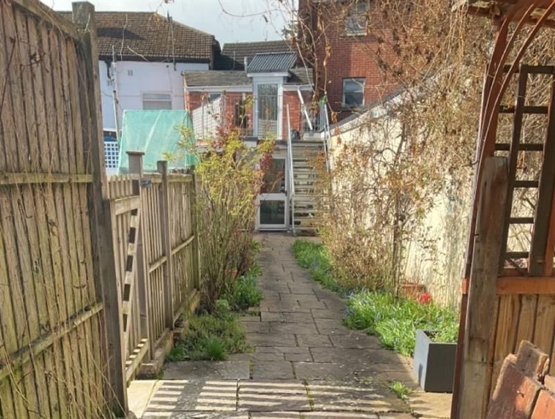 1 bed flat to rent in Lewall House, Flat, High Street, Newent, Gloucestershire GL18, £550 pcm