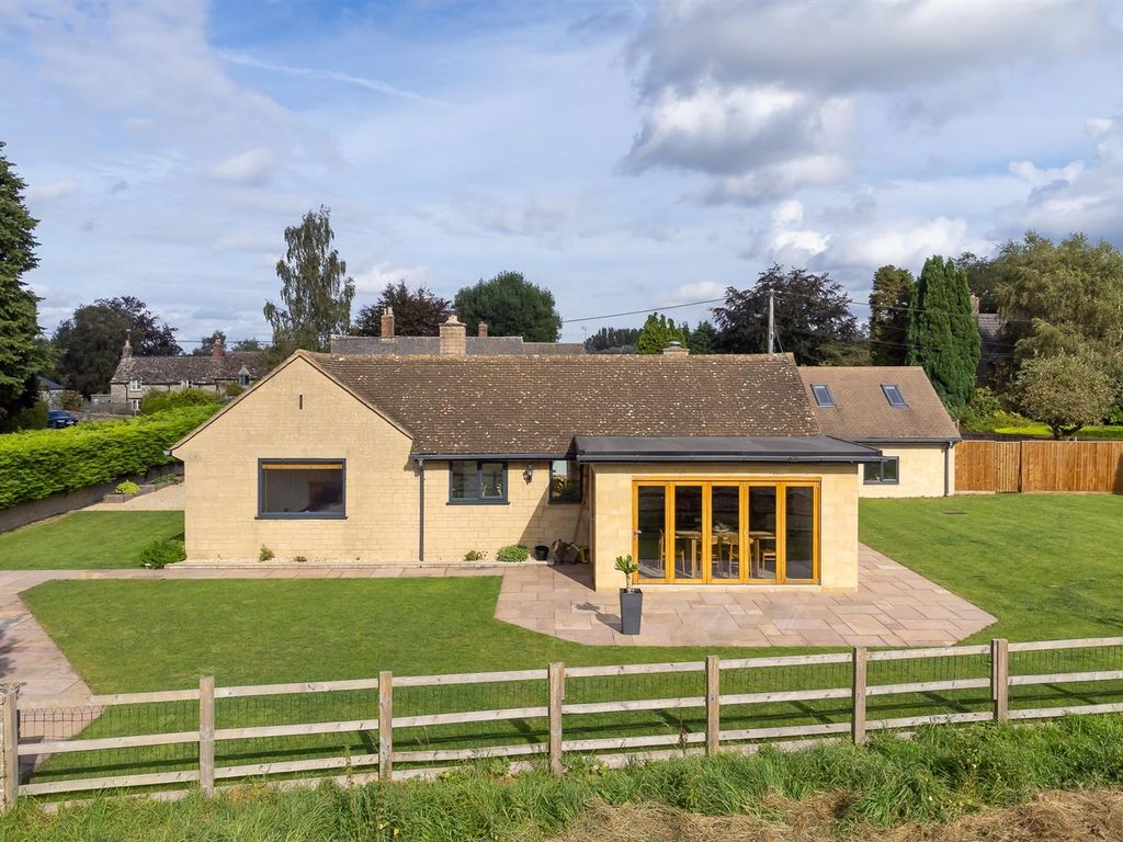 5 bed detached house for sale in Mill Lane, Somerford Keynes