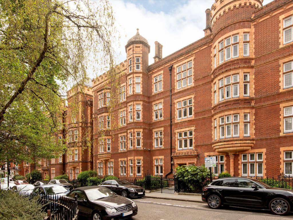 Kensington Court, London W8  