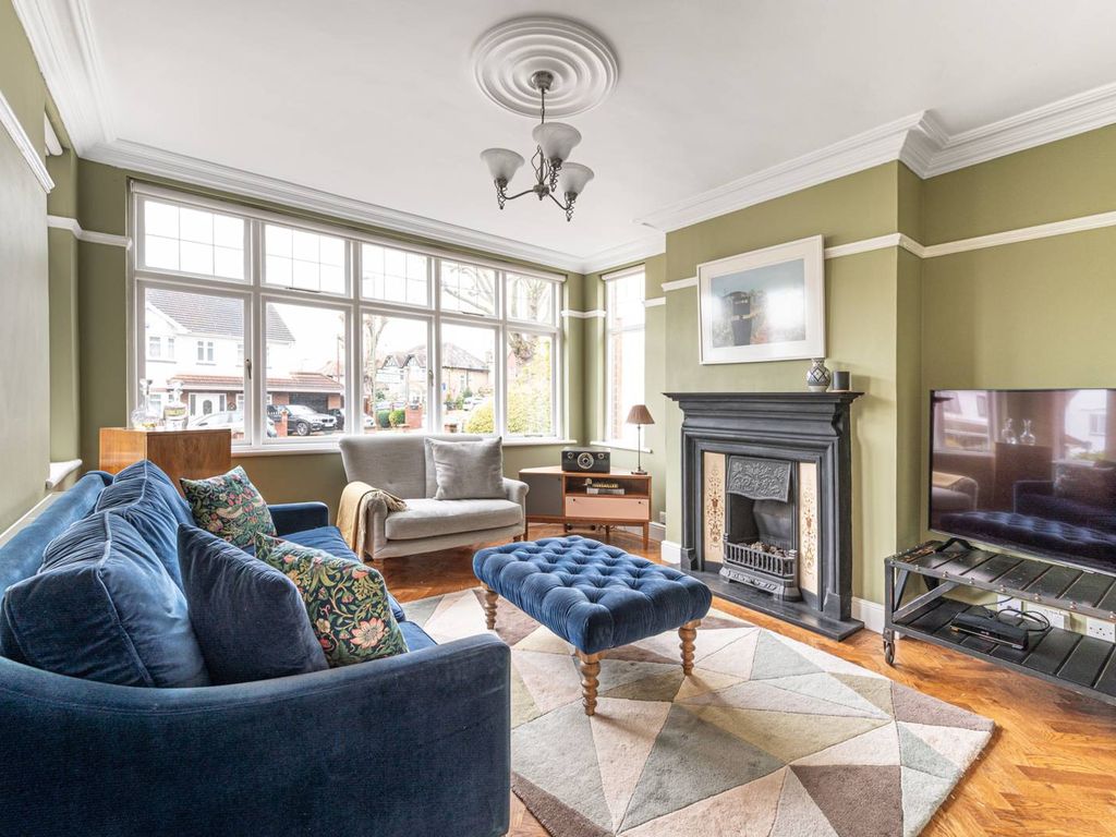 4 bed detached house to rent in Gladsmuir, Lyndhurst Gardens, Finchley