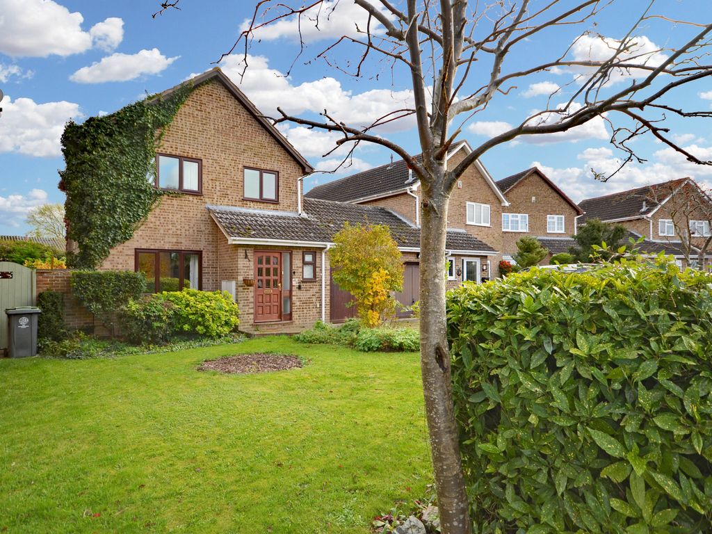 3 bed linkdetached house for sale in Duchy Close, Chelveston