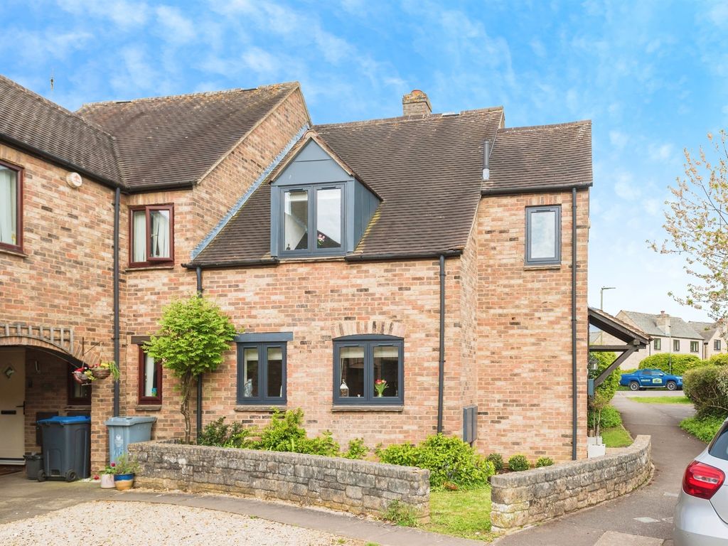 2 bed end terrace house for sale in Cotswold Meadow, Curbridge, Witney