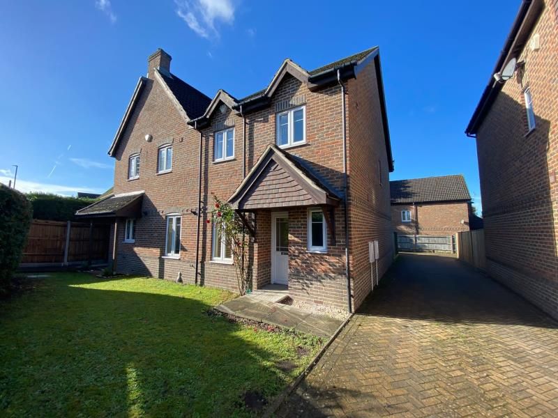 4 bed property to rent in Bagshot Road, Knaphill, Woking GU21 Zoopla
