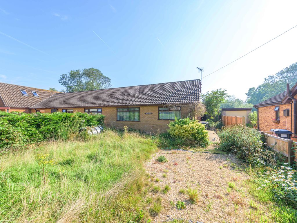 2 bed semidetached bungalow for sale in Sandy Lane, Great Steeping