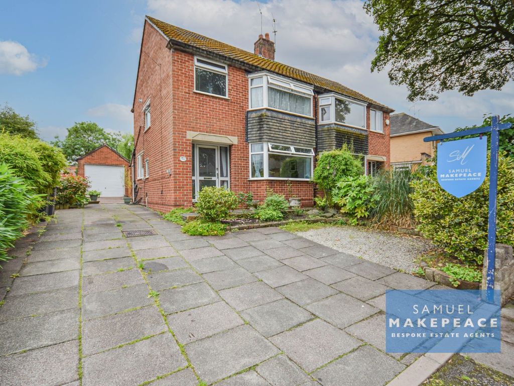 3 bed semidetached house for sale in Kinnersley Avenue, Clough Hall