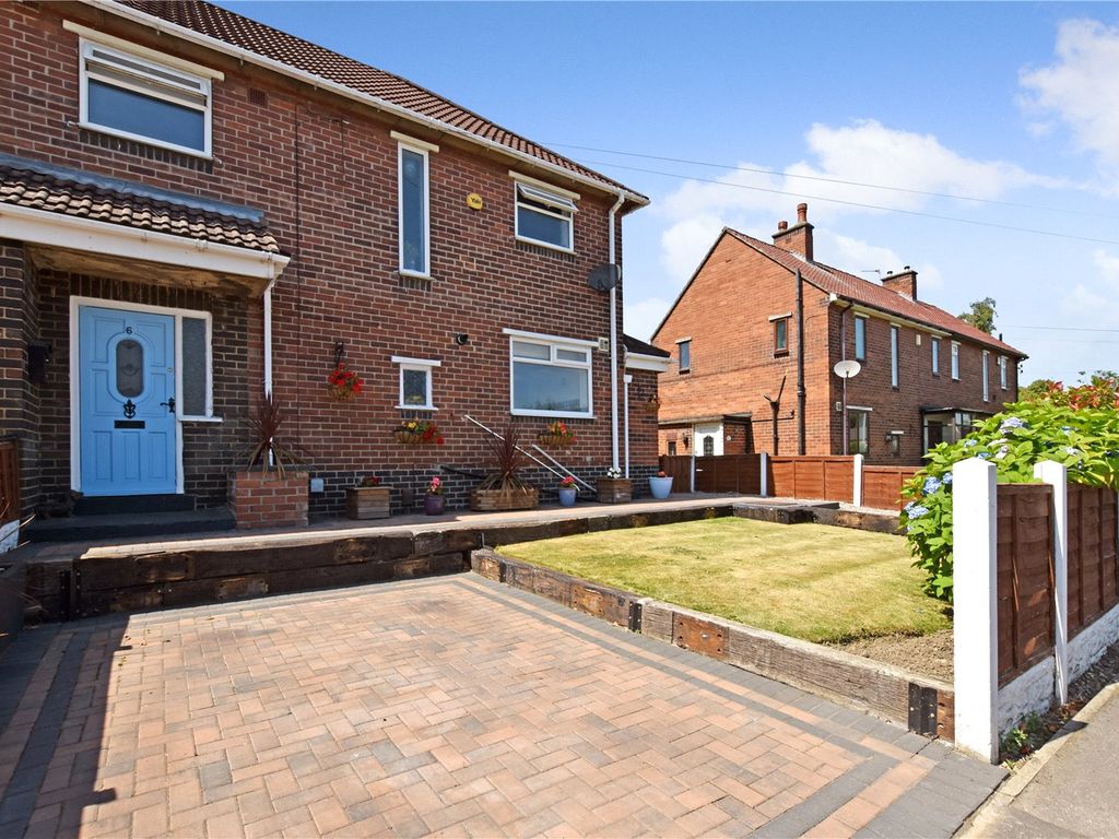 3 bed semidetached house for sale in Parkway, Gildersome, Morley