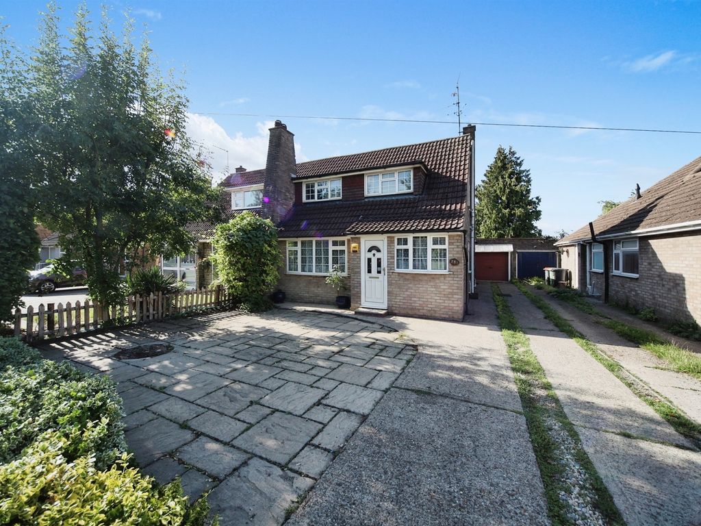 3 bed bungalow for sale in Poynters Road, Dunstable LU5, £400,000 Zoopla
