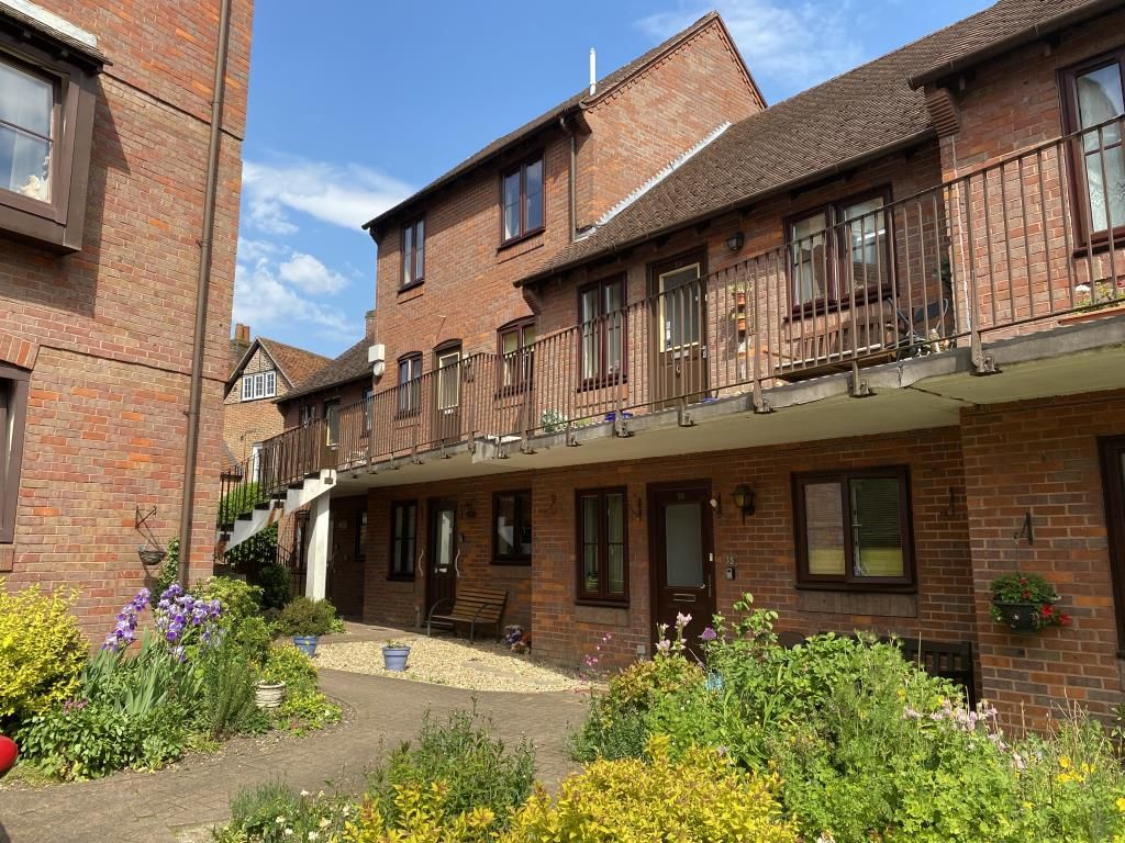 2 bed flat to rent in Town Bridge Court, Chesham HP5 Zoopla