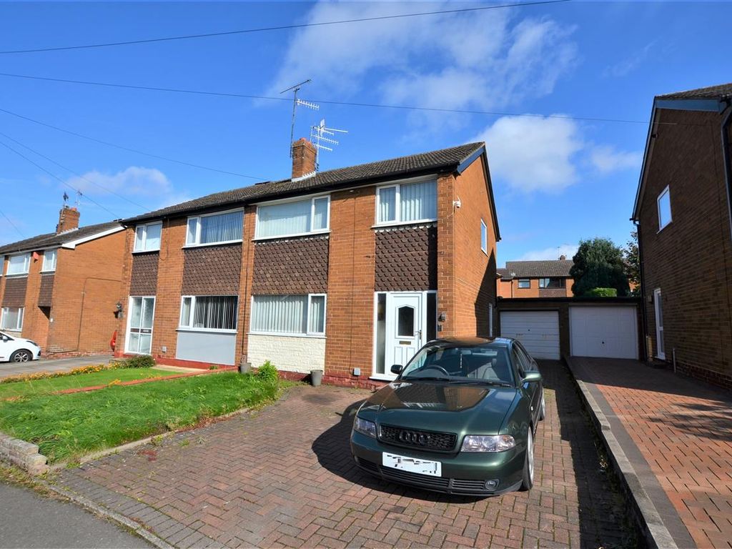 3 bed semidetached house to rent in Renfrew Close, Newcastle