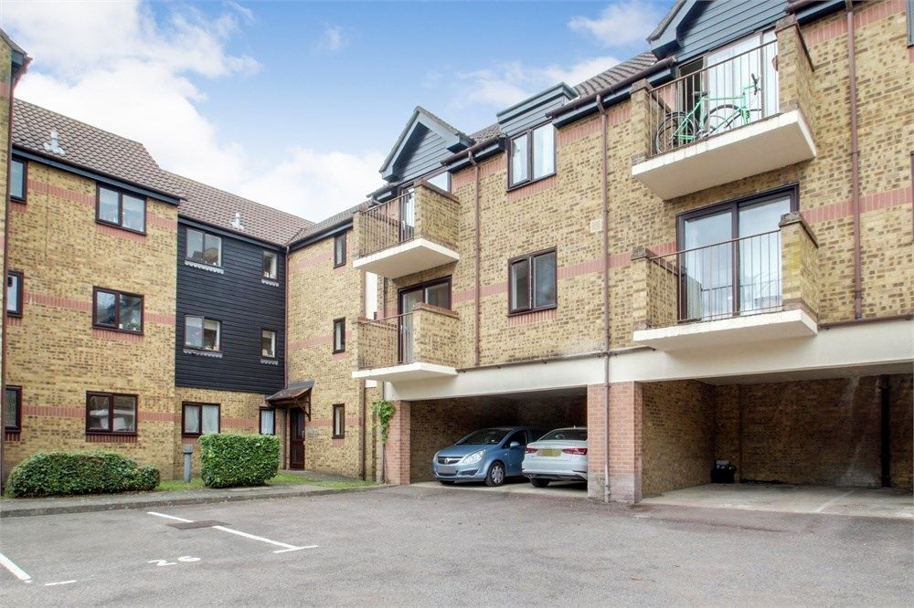 1 bed flat to rent in Betjeman Court, West Drayton, Bentinck Road
