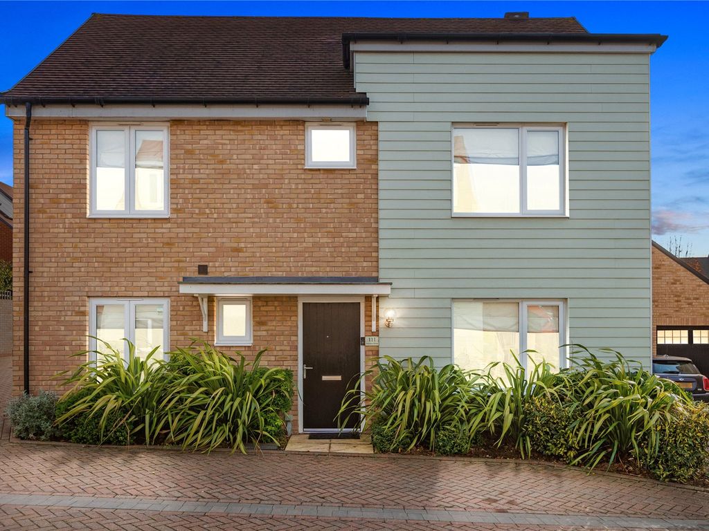 4 bed detached house for sale in Fairway Drive, Chelmsford, Essex CM3