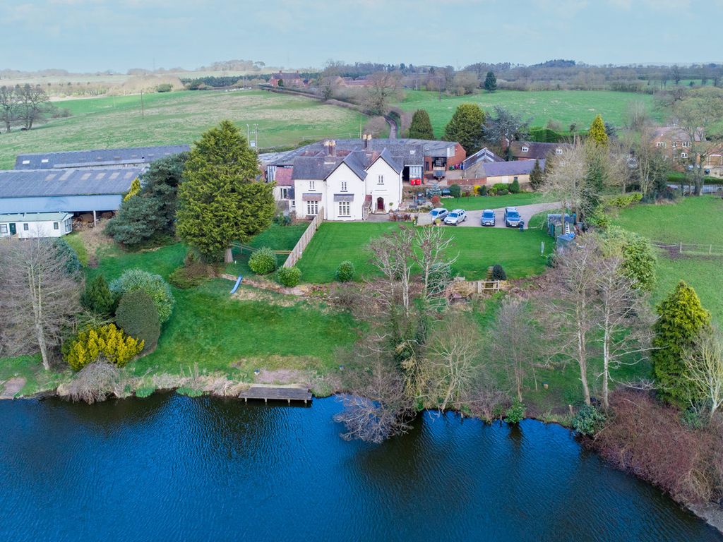 4 bed semidetached house for sale in Gunstone, Wolverhampton WV8, £