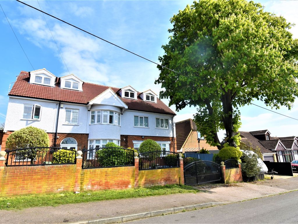 5 bed detached house for sale in Glenwood Drive, Minster On Sea