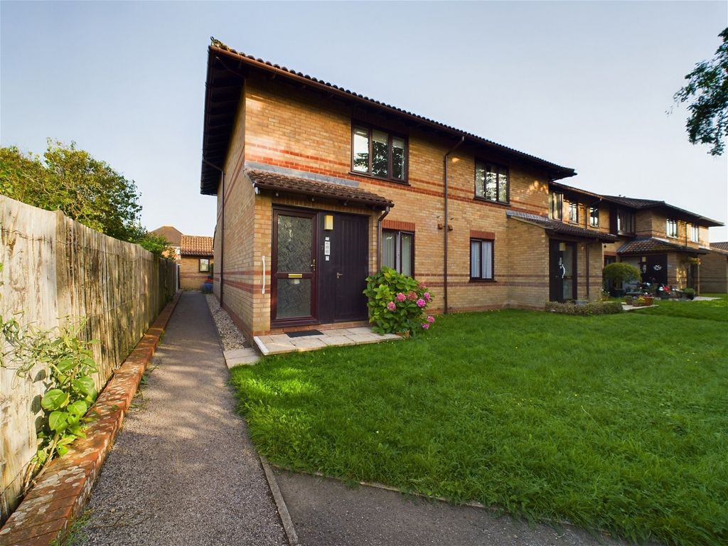 1 bed flat for sale in Kendal Gardens, Basingstoke, Hampshire RG22, £