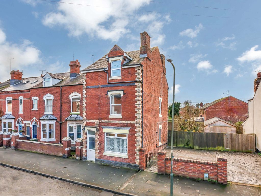 3 bed end terrace house for sale in Hurcott Road, Kidderminster DY10