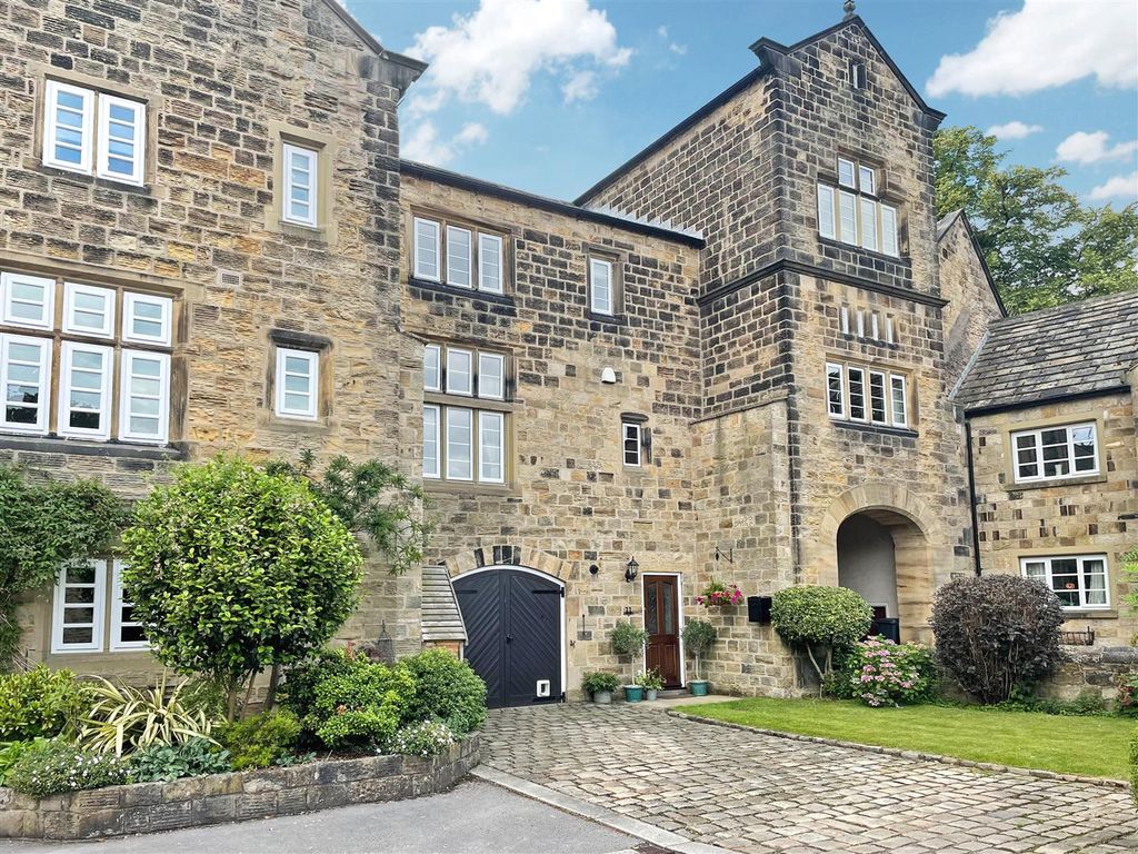 4 bed semidetached house for sale in Hall Close, Worsbrough Village