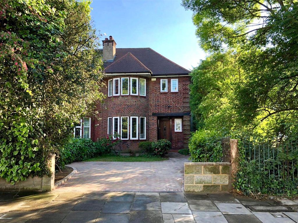 3 bed semidetached house for sale in Briarfield Avenue, Finchley