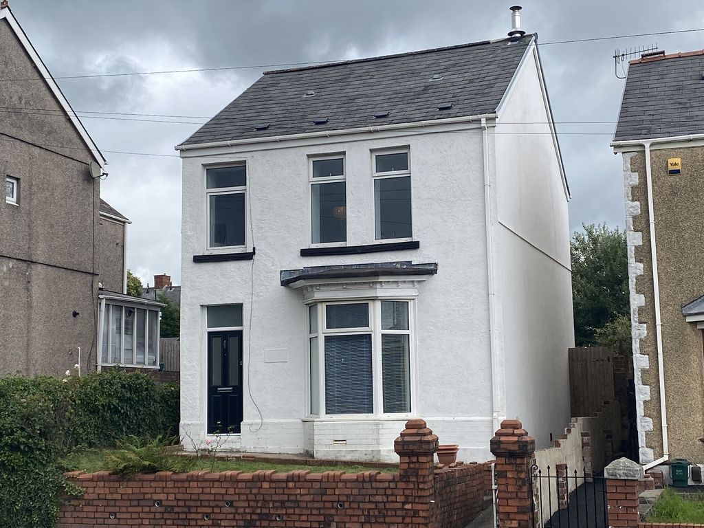 4 bed detached house for sale in Cwmrhydyceirw Road, Cwmrhydyceirw