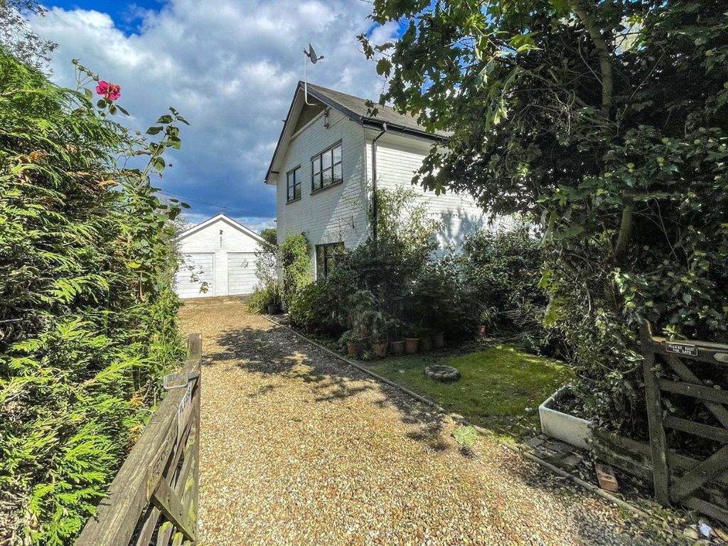 3 bed semidetached house for sale in Mud Lane, Eversley, Hook RG27