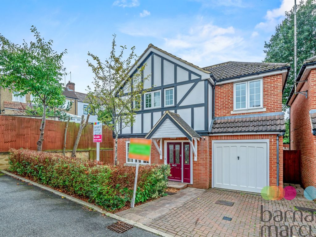 4 bed detached house for sale in Amber Close, County Gate, New EN5, £850,000 Zoopla
