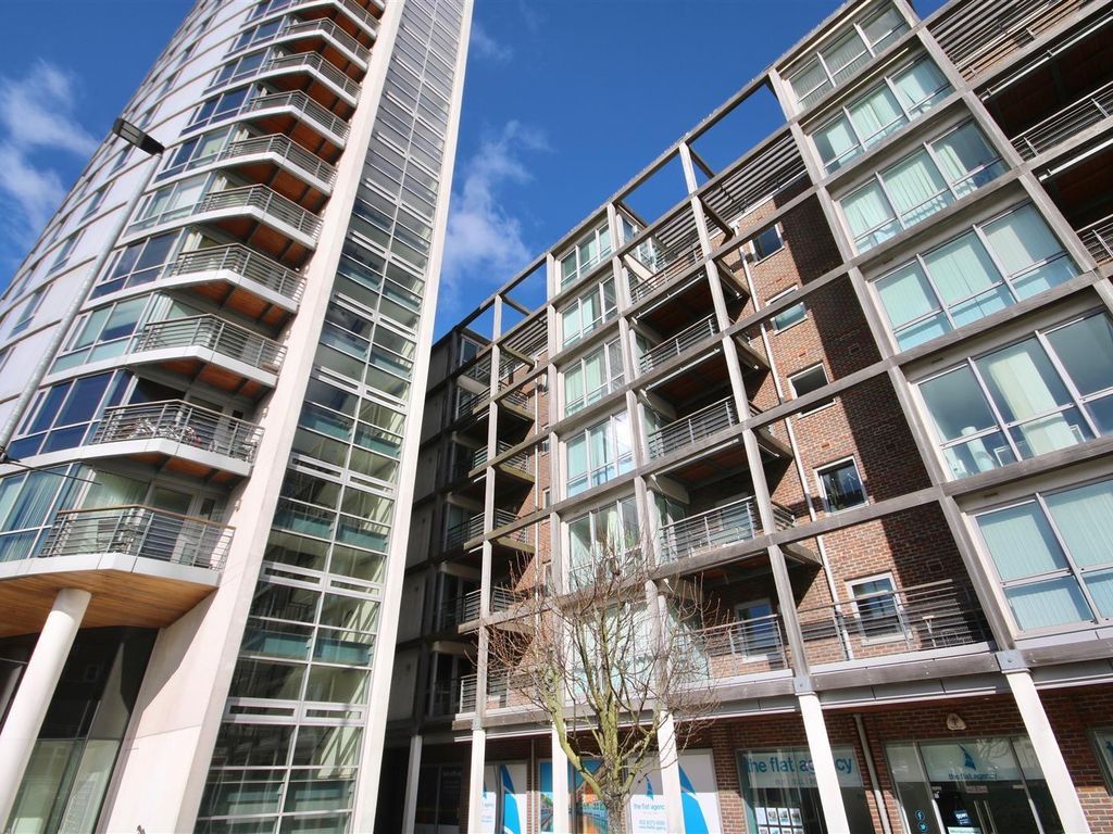 2 bed flat to rent in Brunswick House, Queen Street, Portsmouth PO1, £