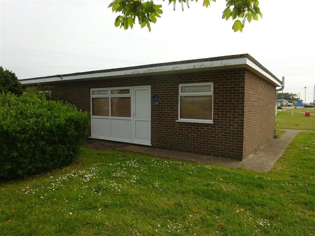 2 bed property for sale in The Parade, Greatstone, New Romney TN28, £