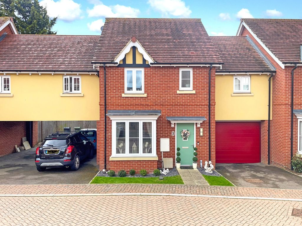 4 bed semidetached house for sale in Finch Walk, Sible Hedingham