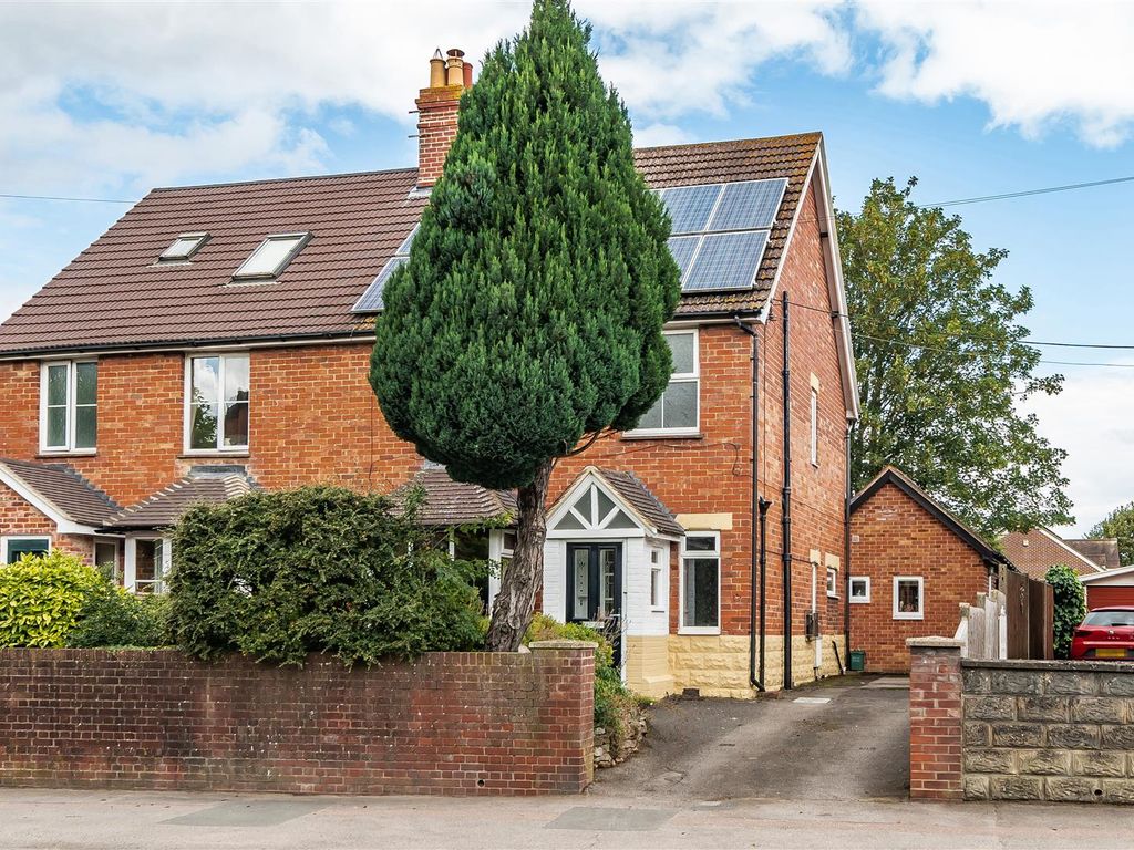 3 bed semidetached house for sale in Charlton Road, Wantage OX12, £