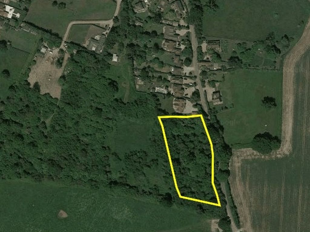 Land for sale in Paddock Way, Ashley Green, Chesham HP5, £90,000 Zoopla