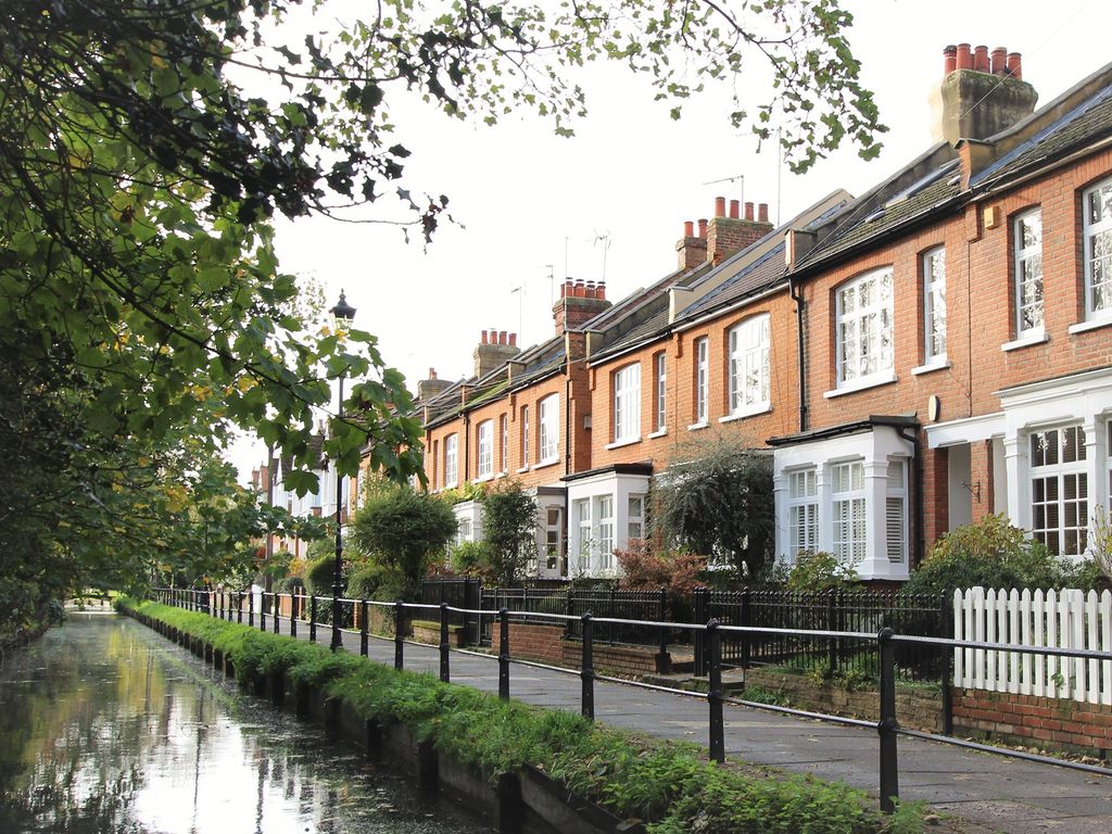 4 bed end terrace house for sale in River View, Enfield EN2 Zoopla