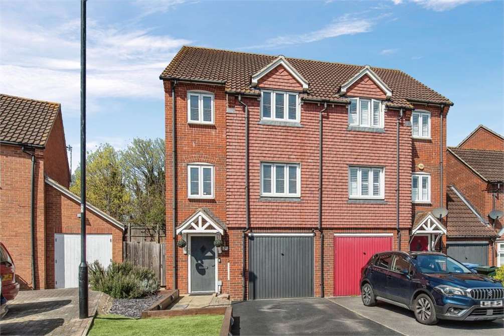 4 bed semidetached house to rent in Martin Court, Sittingbourne ME10