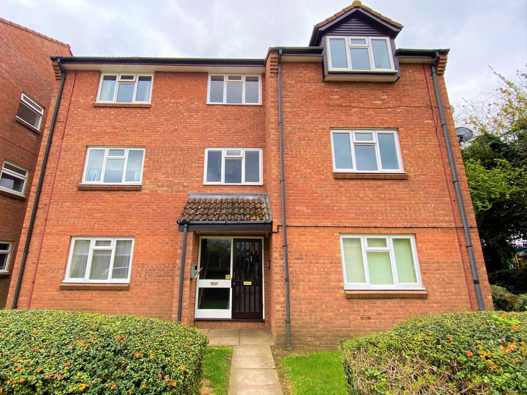 2 bed flat to rent in St. Peters Close, Cheltenham GL51 Zoopla