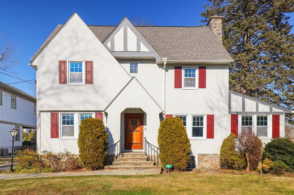 Property for sale in 5 Edgewood Road, Scarsdale, New York, United