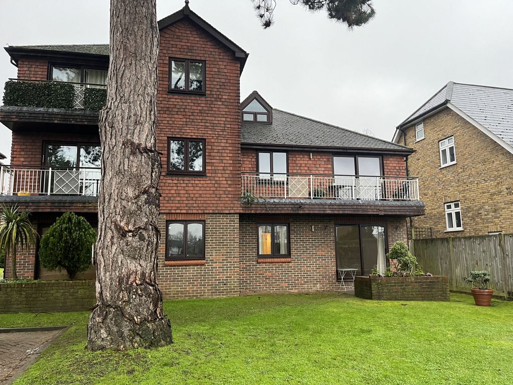 2 bed flat to rent in Kemerton Road, Beckenham, Kent BR3, £1,750 pcm